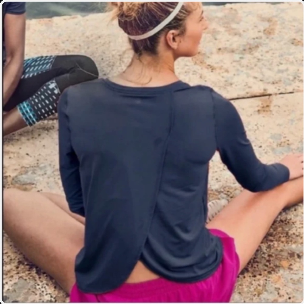 Athleta Sunlover UPF Tulip Back Long Sleeve Tee Sz M #0793 - Picture 3 of 9